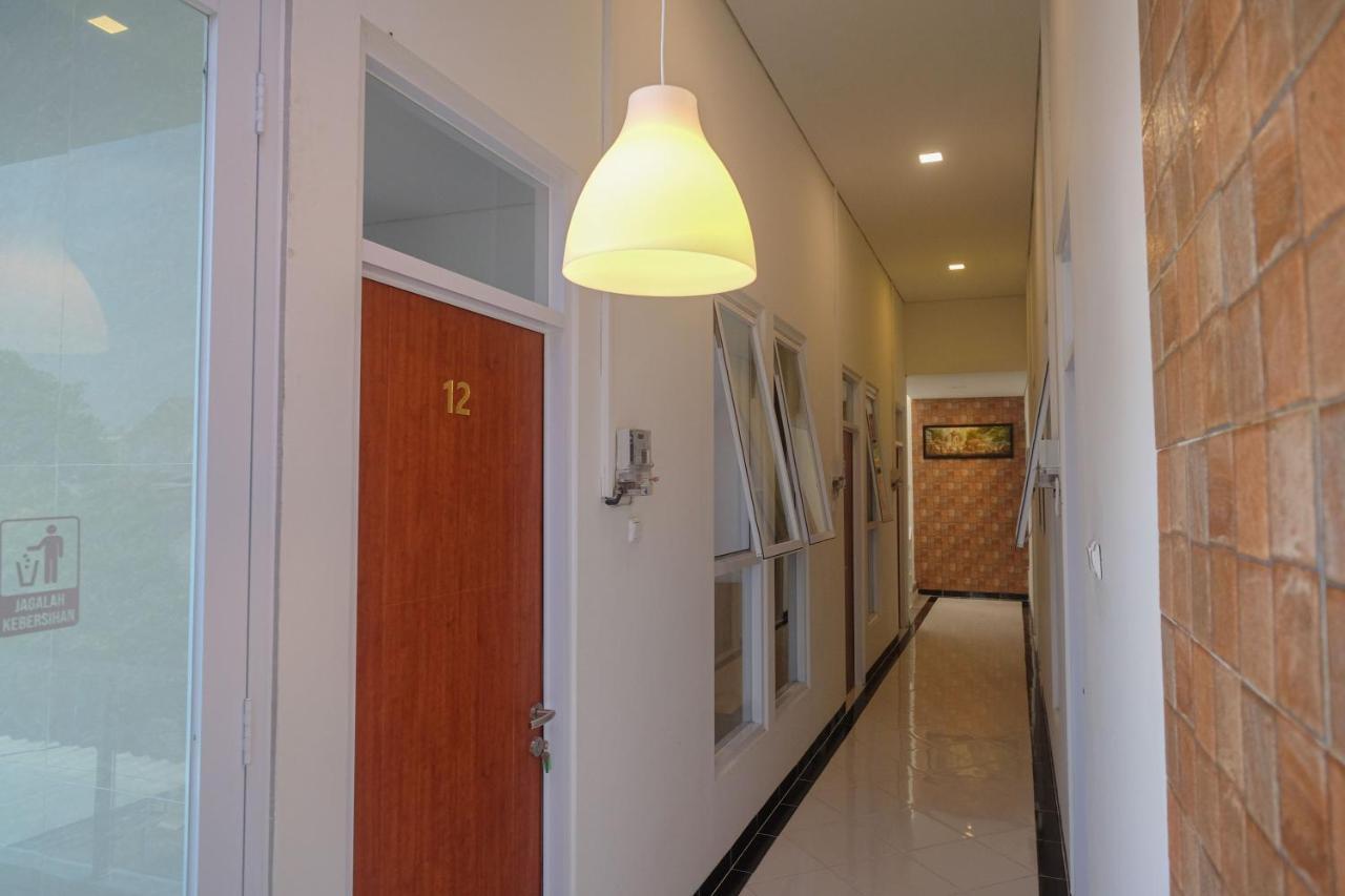 Reddoorz Syariah @ Tlogosari Semarang Hotel Alastuwo Exterior photo