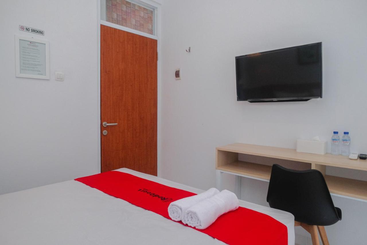 Reddoorz Syariah @ Tlogosari Semarang Hotel Alastuwo Exterior photo