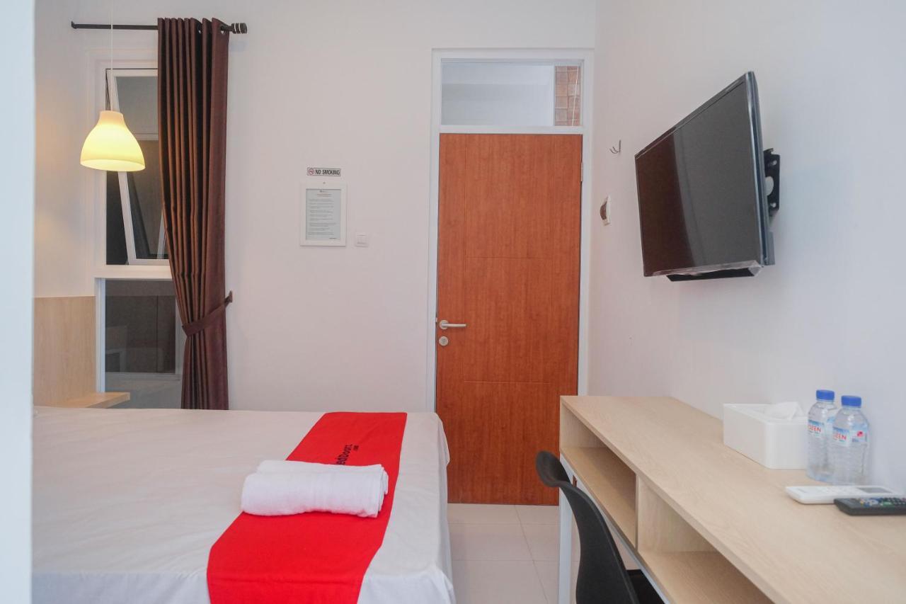 Reddoorz Syariah @ Tlogosari Semarang Hotel Alastuwo Exterior photo