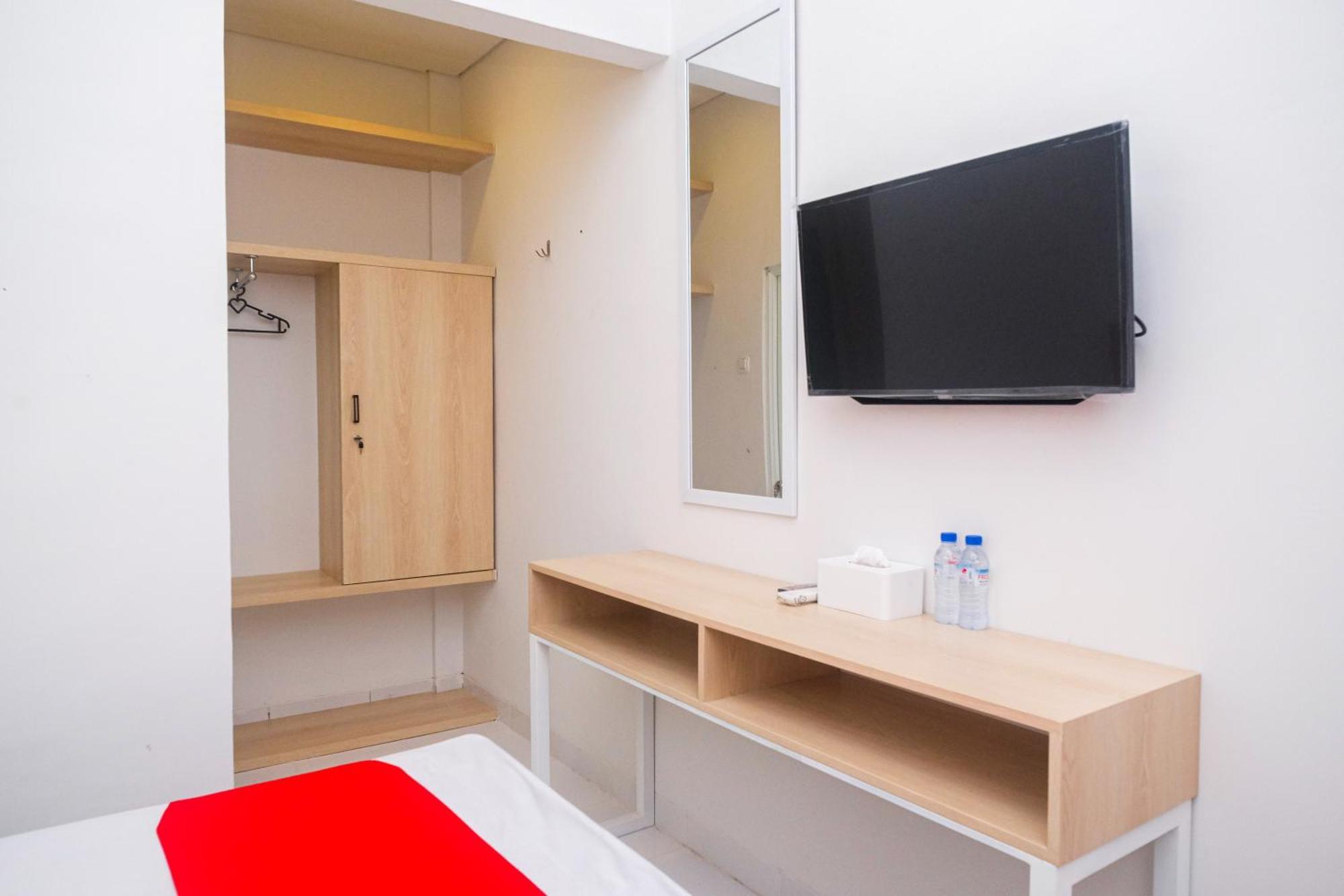Reddoorz Syariah @ Tlogosari Semarang Hotel Alastuwo Exterior photo